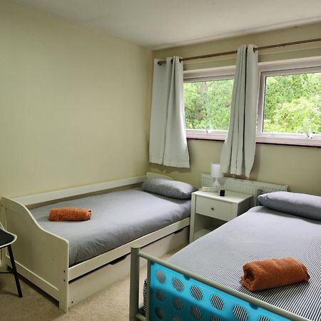 Twin Room In Crawley,Gatwick,West Sussex Ifield Εξωτερικό φωτογραφία