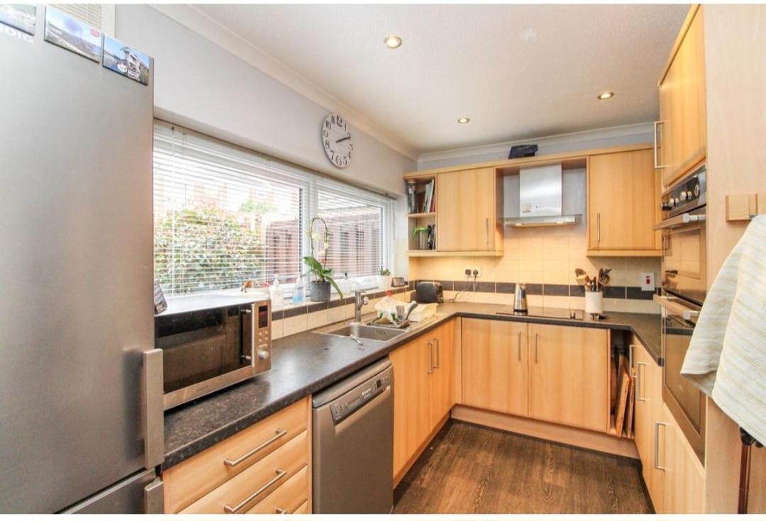 Twin Room In Crawley,Gatwick,West Sussex Ifield Εξωτερικό φωτογραφία