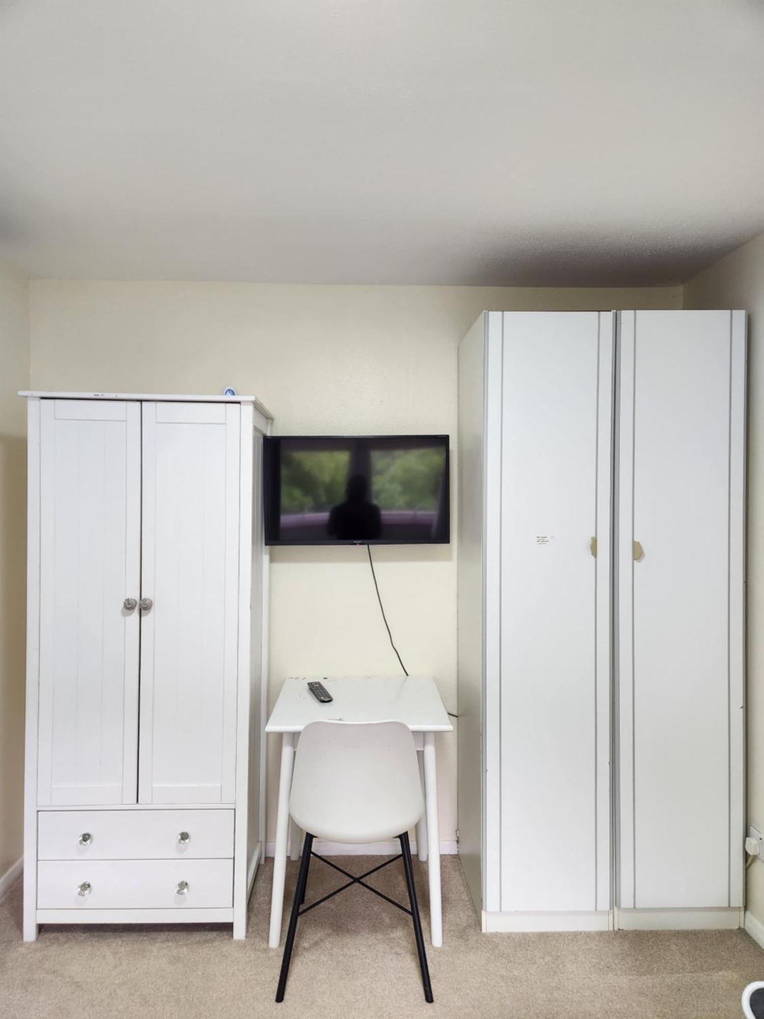 Twin Room In Crawley,Gatwick,West Sussex Ifield Εξωτερικό φωτογραφία