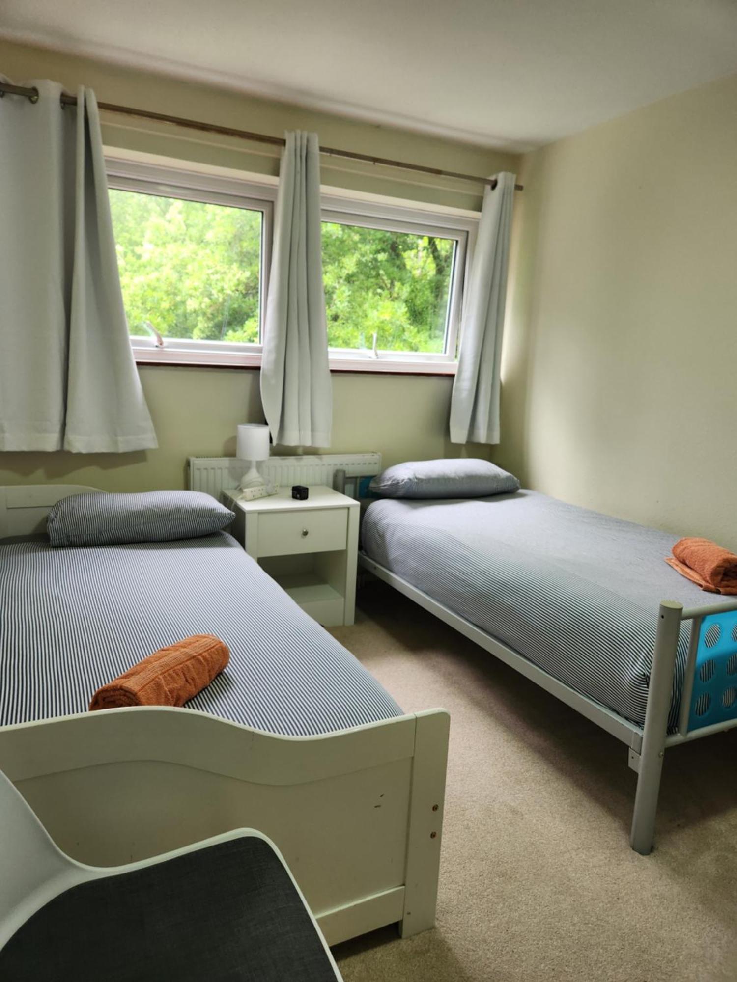 Twin Room In Crawley,Gatwick,West Sussex Ifield Εξωτερικό φωτογραφία